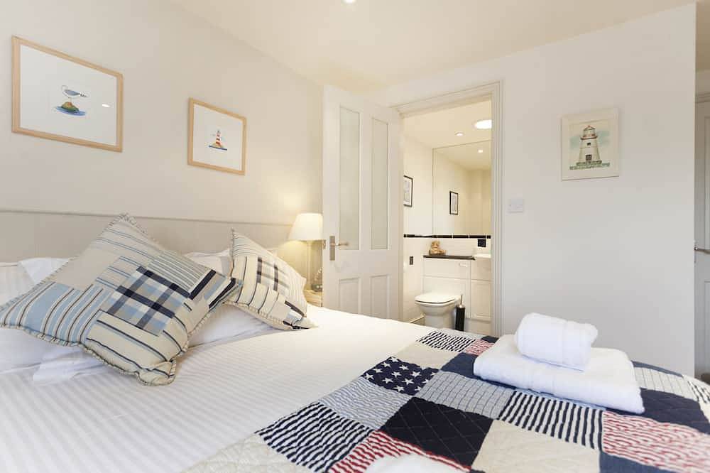 Legion Cottages -  a self catering cottage that sleeps 4 guests  in 2 bedrooms in Blakeney, Norfolk Coast