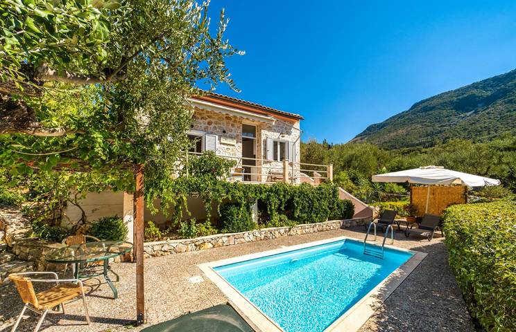 Villa pour 2 personnes, avec jardin ainsi que terrasse et piscine à Ithaque