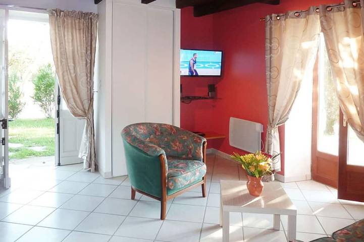 Location de vacances pour 3 personnes, avec terrasse et jardin à Nantheuil - 4