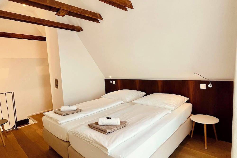 Ganze Wohnung, Charmante Maisonettewohnung im\"Mainviertelhof\"an der \"Alten Mainbrücke\" in Würzburg, Fränkisches Weinland