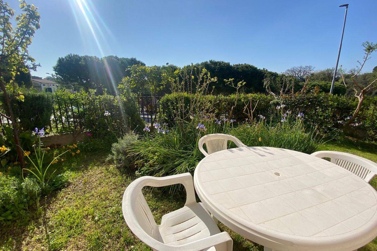 Apartamento entero, N296 – Numana, three-room apartment with garden and parking space in Sirolo, Riviera del Conero