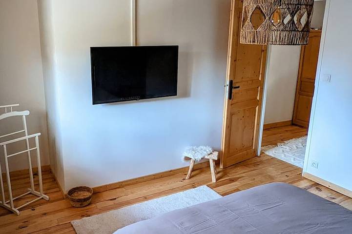 Gîte pour 8 personnes, avec terrasse ainsi que jardin et jacuzzi à Colmars - 3