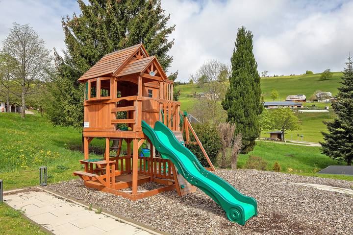 Ganze Wohnung, Elmend’s Wellnessoase mit Sauna, Bergblick und privater Terrasse in Hofsgrund, Oberried