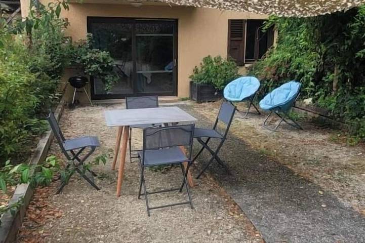 Maison de vacances pour 3 personnes, avec jardin ainsi que jacuzzi et terrasse