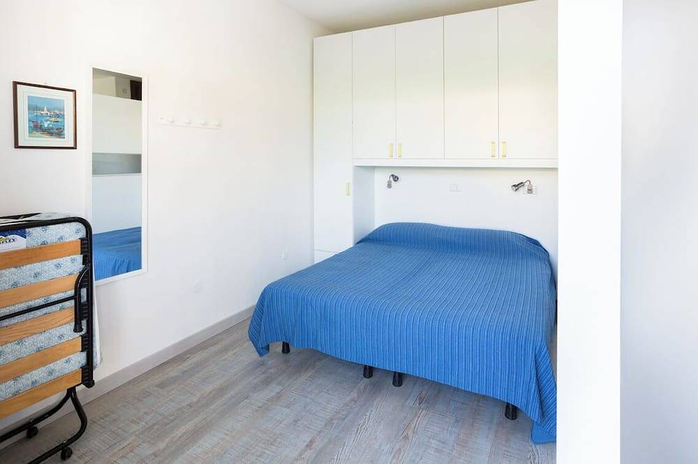 Ganze Wohnung, Apartment with pool 3 max 4 beds with wi-fi in Eraclea Mare, Venedig Provinz