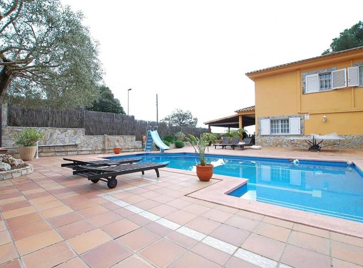 Location de vacances pour 11 personnes, avec piscine ainsi que balcon et jardin à Mataró - 3
