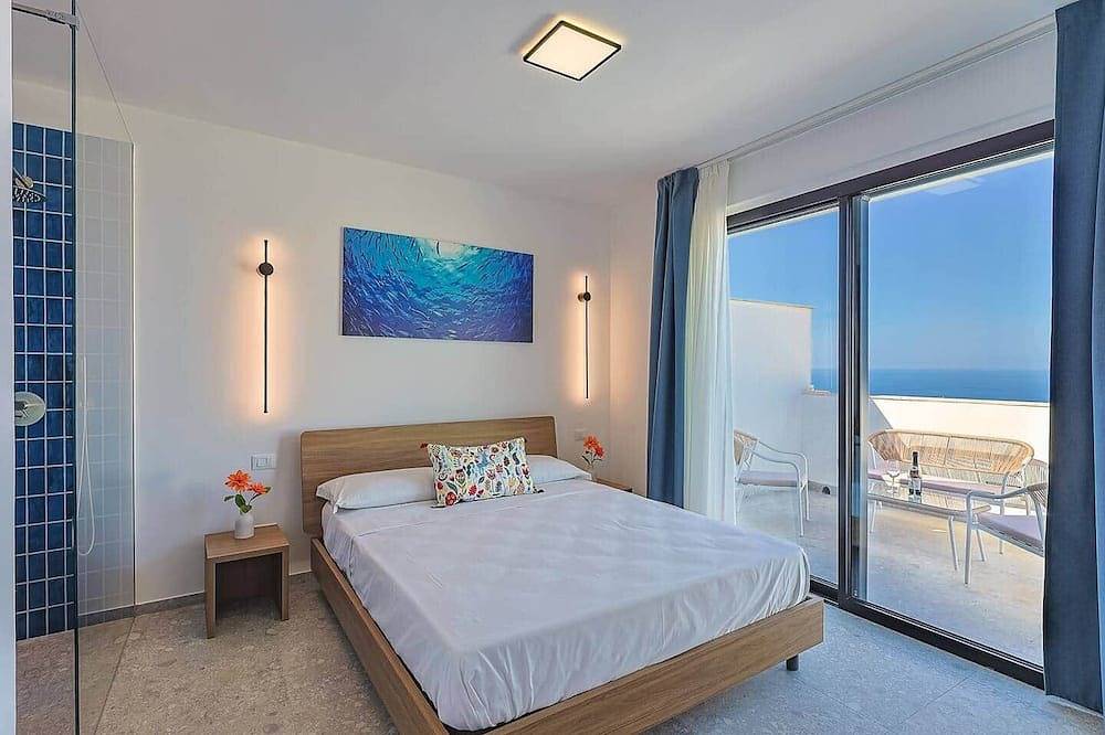 Room Castel Perollo - Camera Blu by Biddizzi Rari - Centro Storico a Sciacca in Sciacca, Provincia di Agrigento