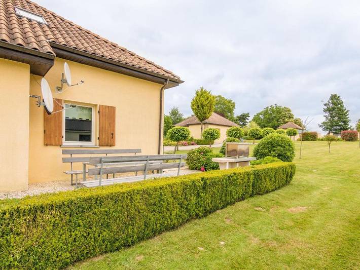Location de vacances pour 15 personnes, avec jardin et piscine à Saint-Nexans - 2