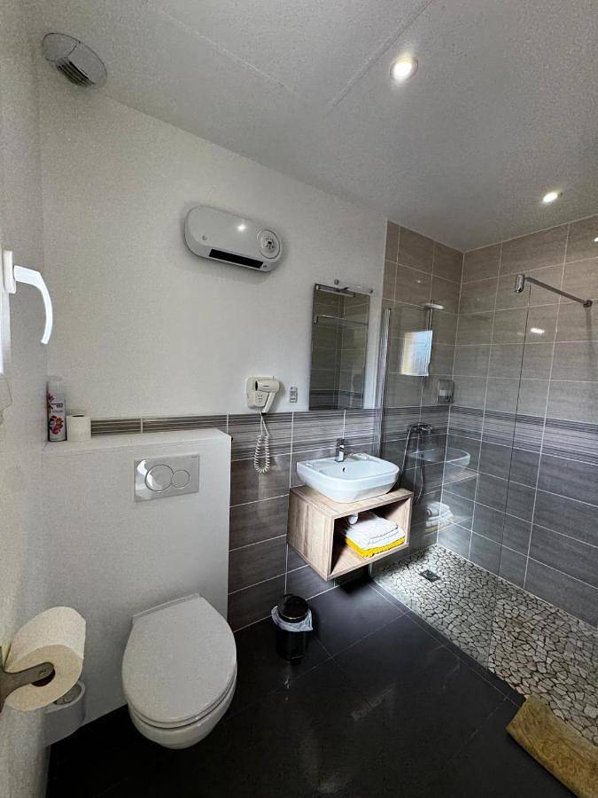 Gîte pour 2 personnes, avec vue ainsi que jardin et piscine, animaux acceptés à Cucugnan - 4