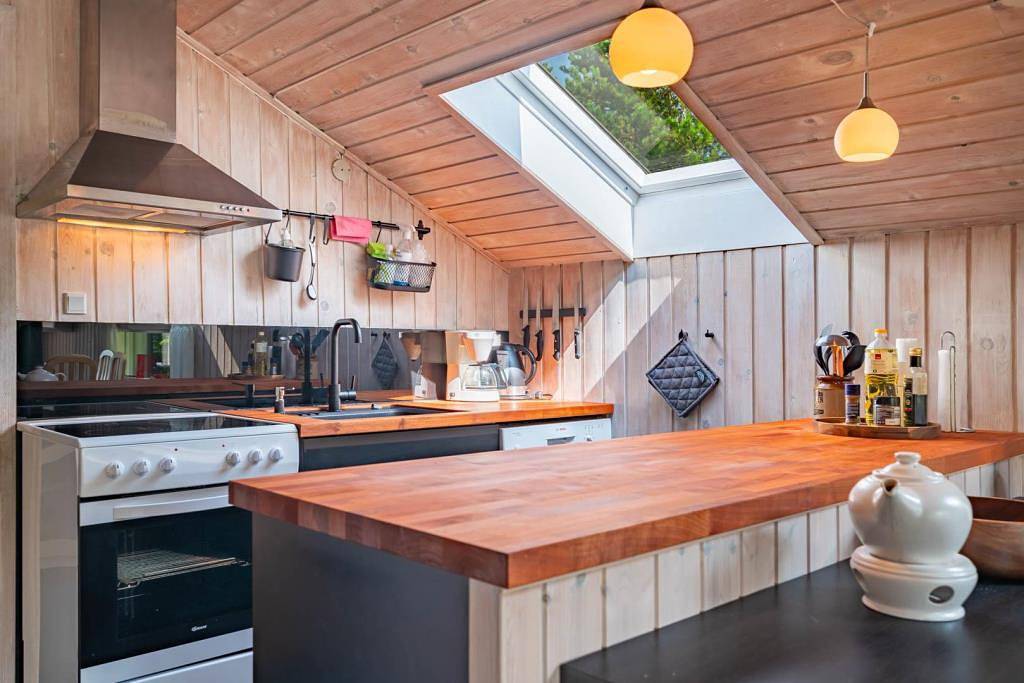 Gemütliches  Ferienhaus mit großer Holzterrasse. in Henne, Filsø See