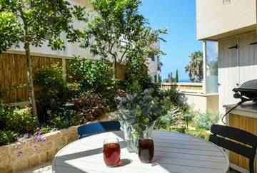 Vacation Rental for 10 Guests in Netanya, Center District (Israel), Picture 3