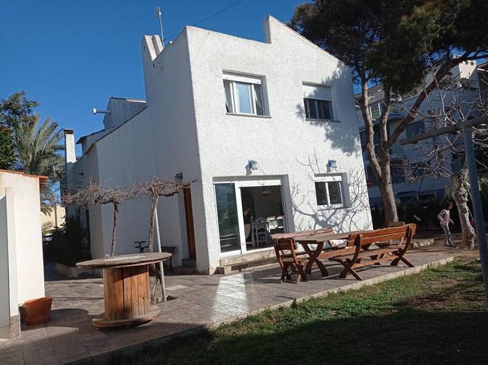 Ferienhaus für 8 Personen, mit Balkon und Terrasse sowie Garten