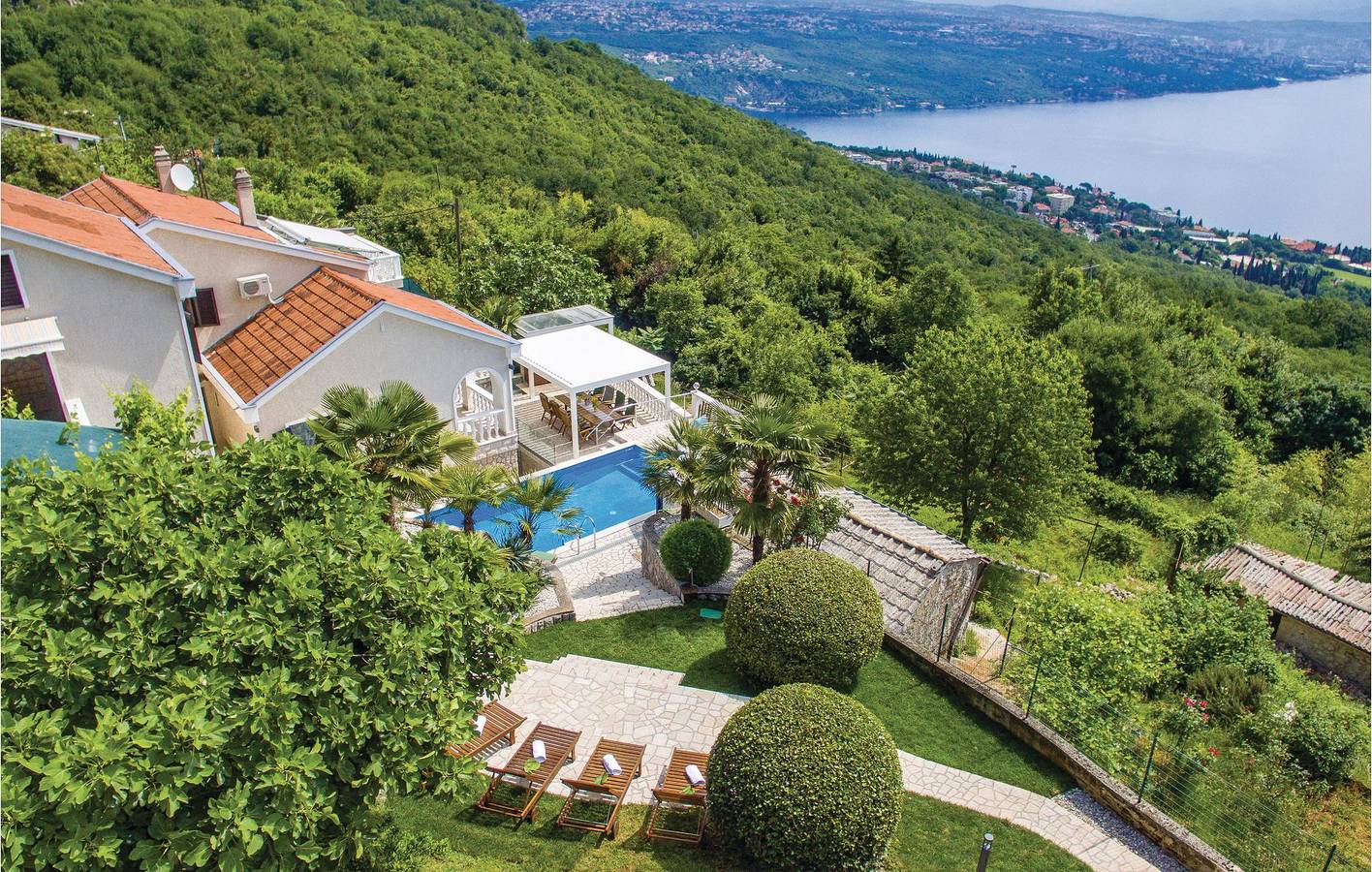 Holiday home for 16 people with view in Općina Matulji, Opatija Riviera