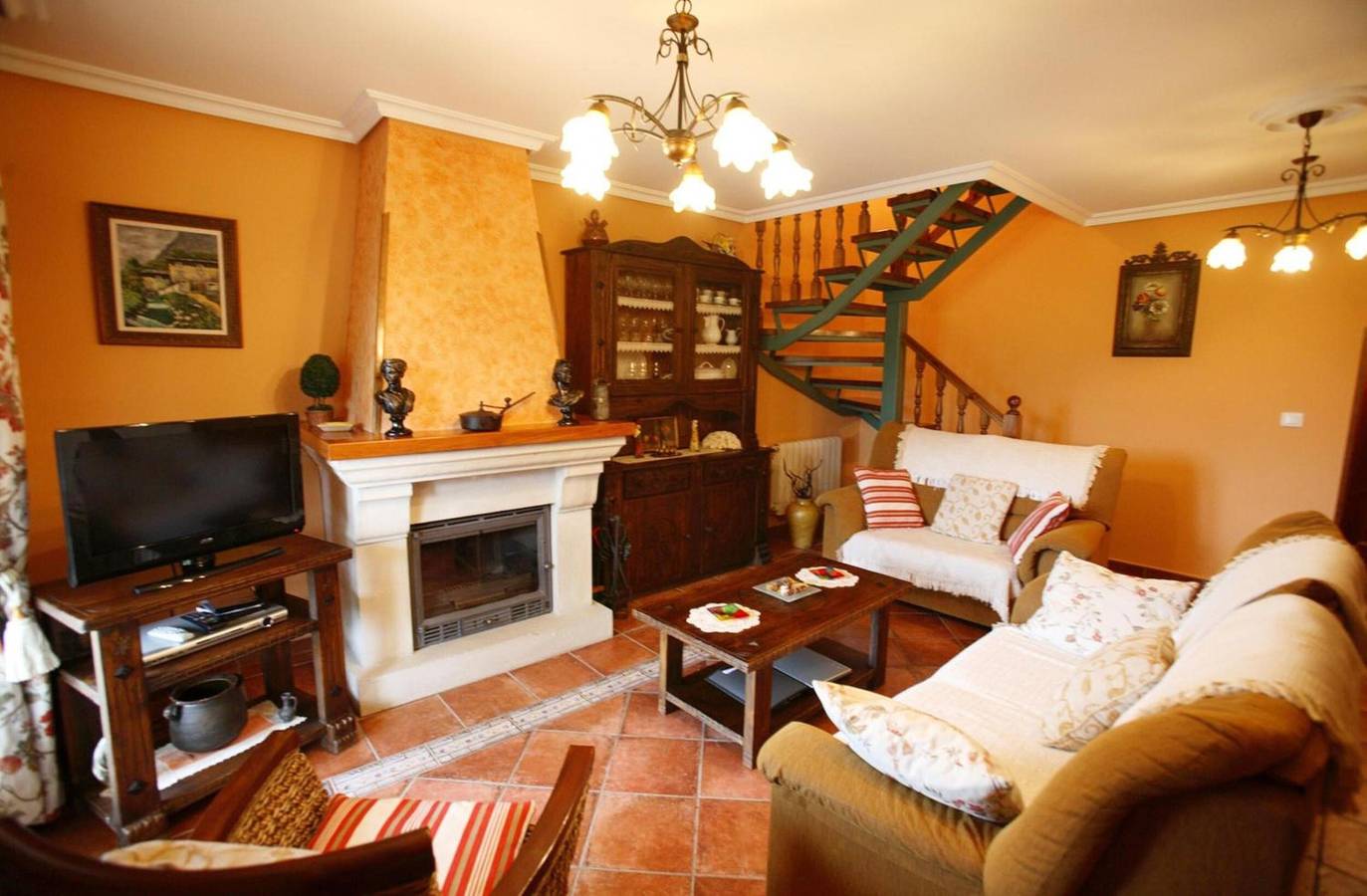 Ferienhaus 'Supereda' mit Bergblick, privater Terrasse und Wi-Fi in Parres, Provincia de Asturias