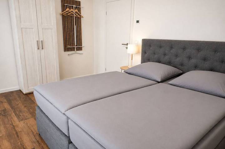 Ganze Wohnung, Xxl Apartment max. 8 Personen, 3 Schlafz. Wassergrundstück, Seeblick, 2 Balkone in Kahnsdorf, Neukieritzsch