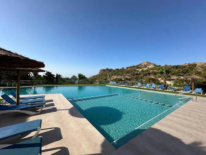 Appartement de vacances pour 4 personnes, avec terrasse ainsi que piscine et jardin, animaux acceptés