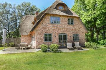 Ferienhaus für 7 Personen, mit Sauna und Ausblick sowie Garten in Archsum