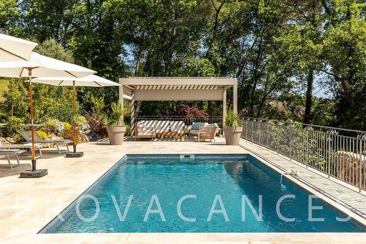 Villa pour 10 personnes, avec Balcon/Terrasse ainsi que Jardin et Piscine à Montauroux