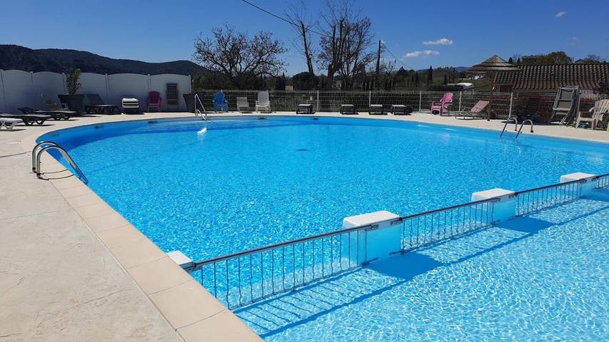Camping pour 4 personnes, avec piscine et terrasse à Ruoms - 2