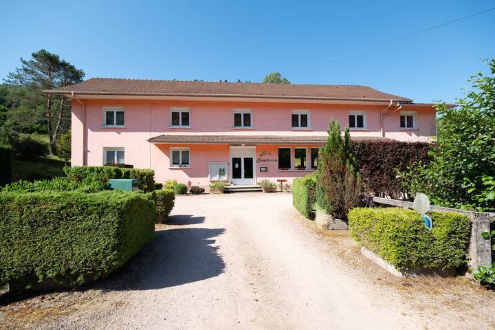 Casa rural para 30 personas, con jardín, Se admiten mascotas - 1