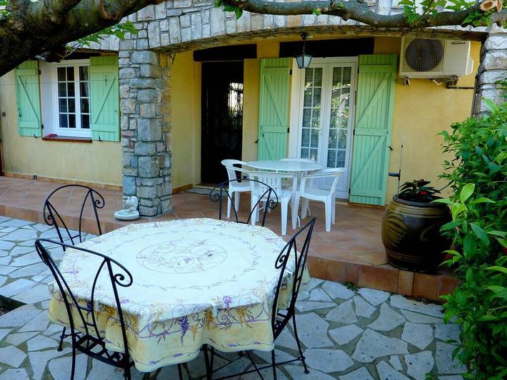 Gîte pour 3 personnes, avec vue ainsi que jardin et piscine, animaux acceptés dans le Var - 3