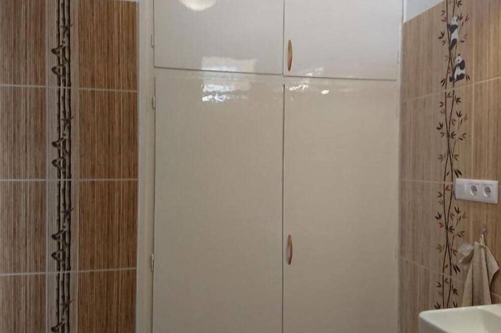 Ganze Wohnung, 100 lépés - 100 steps - Apt with huge terrace next to the thermal bath in Harkan, Siklósi járás