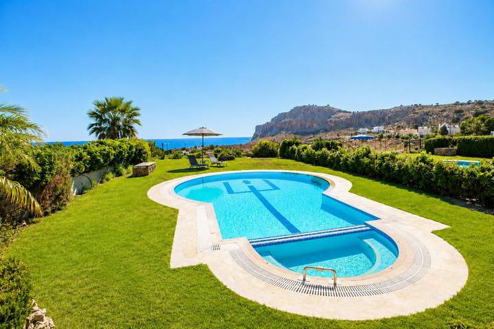Ferienhaus für 4 Personen, mit Balkon und Whirlpool sowie Kinderpool und Garten auf Rhodos