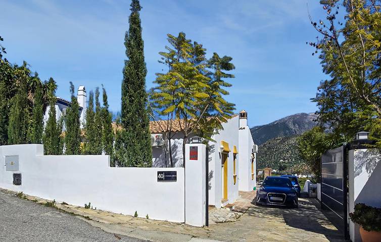 Amplio piso de 150 m² con piscina, wifi y aparcamiento cerca del río Salia in Viñuela, Cordillera Penibética