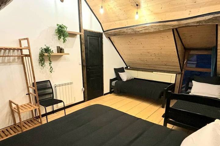 Location de vacances pour 8 personnes, avec jardin ainsi que jacuzzi et sauna dans Les Roches-l'Évêque - 2