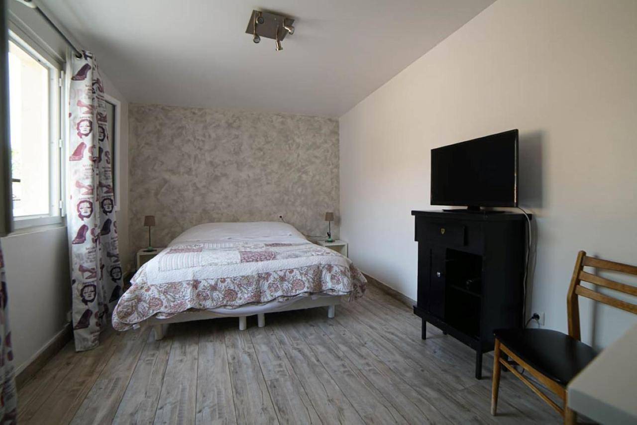 Double or Twin Room with Shared Bathroom in Tilloloy, Région de Montdidier
