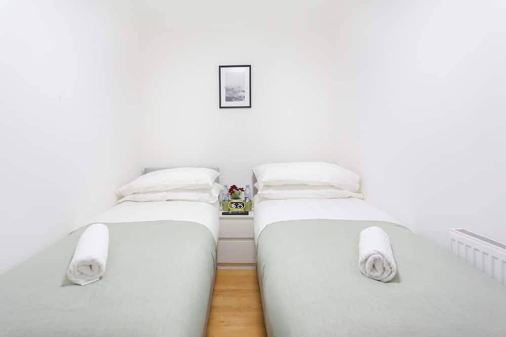 Twin Room with Shared Bathroom - 7- A in Camden, London