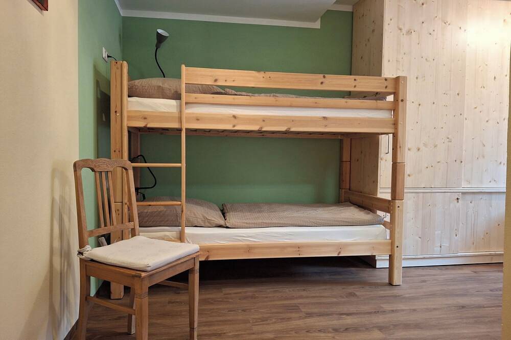 Ganze Wohnung, Neu renovierte familienfreundliche Fewo, Rad fahren/wandern am Brombachsee. in Gunzenhausen, Fränkisches Seenland