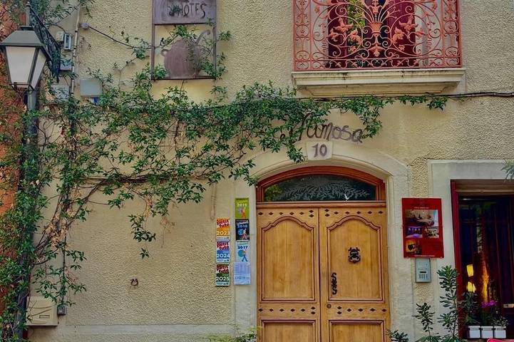 Chambre d’hôte pour 13 personnes, avec jacuzzi à Saint-Saturnin-de-Lucian