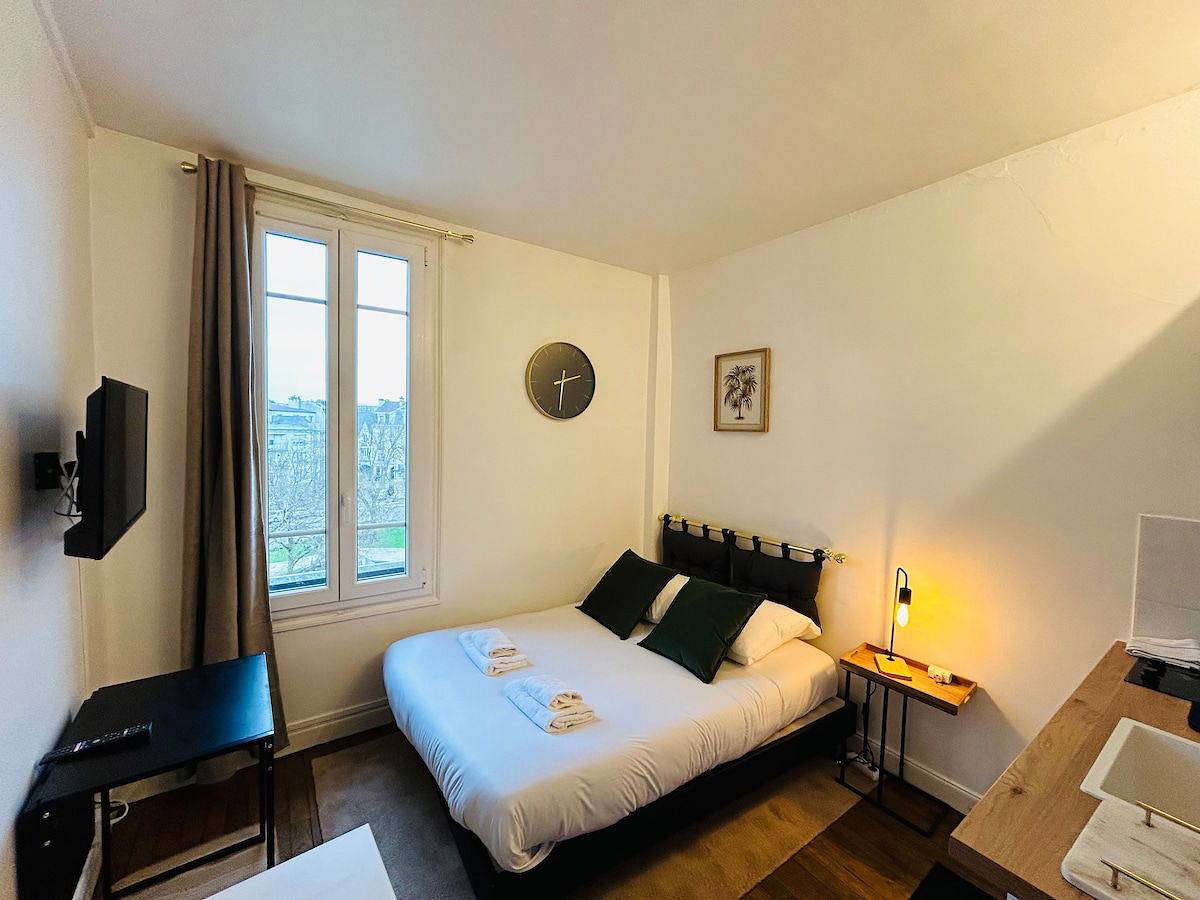 Entire apartment, La Suite Briand | Hypercentre in Reims, Marne