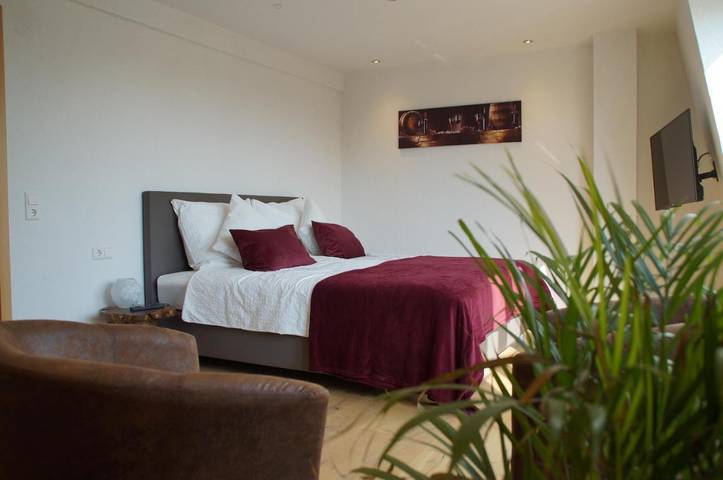 Ferienwohnung für 2 Personen, mit Terrasse und Garten sowie Ausblick in Heitersheim
