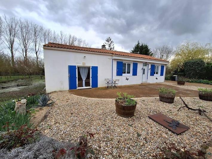 Location de vacances pour 6 personnes, avec Terrasse ainsi que Jardin et Vue à Maillé