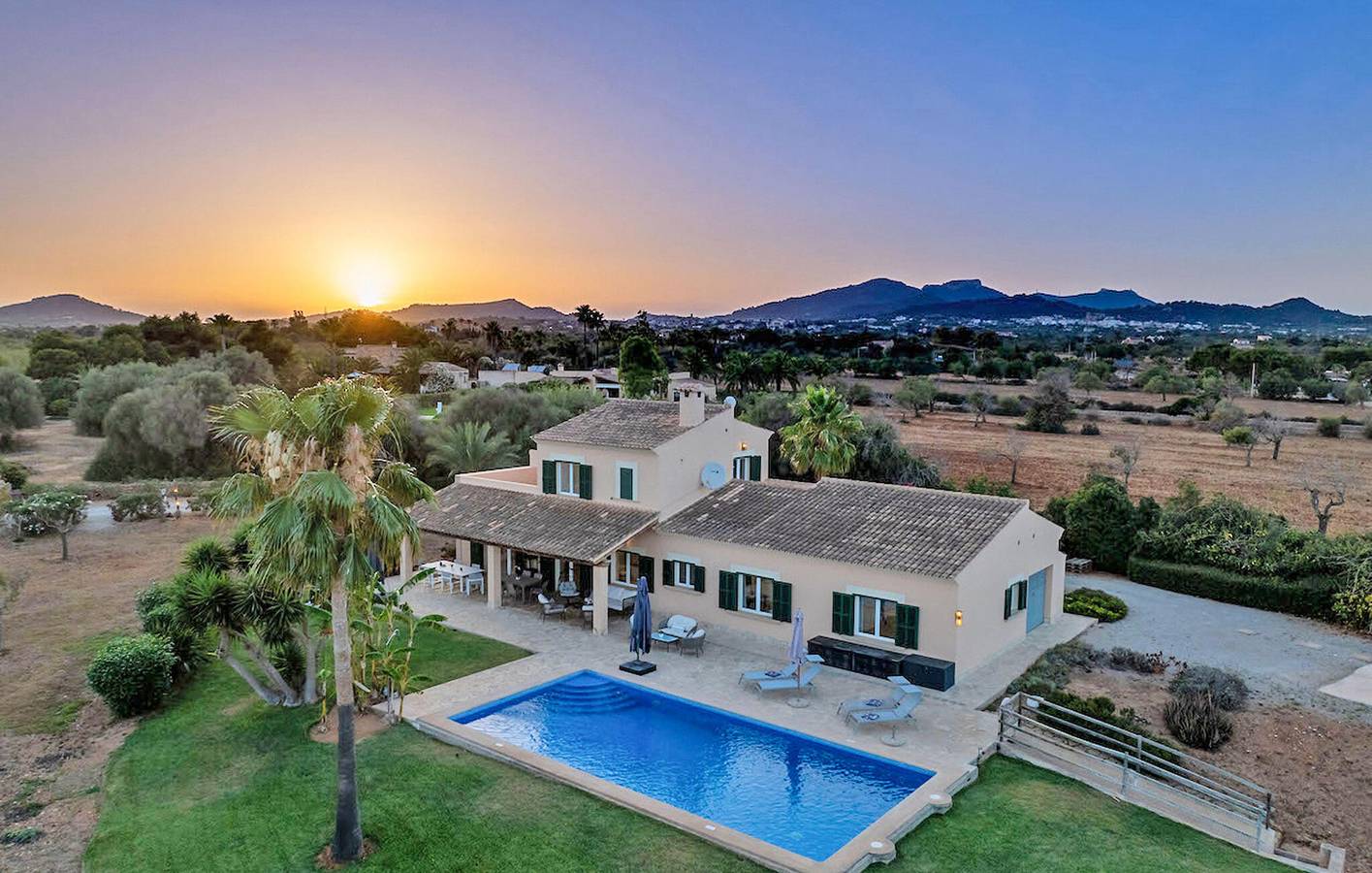 Cala Mitjana Oasis avec piscine et barbecue in Cala d'Or, Santanyí