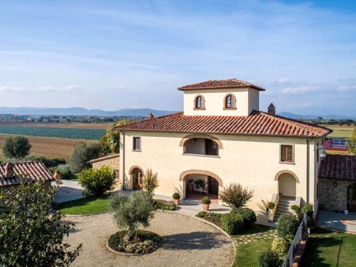 Agriturismo per 16 persone, con Giardino e Piscina ad Arezzo