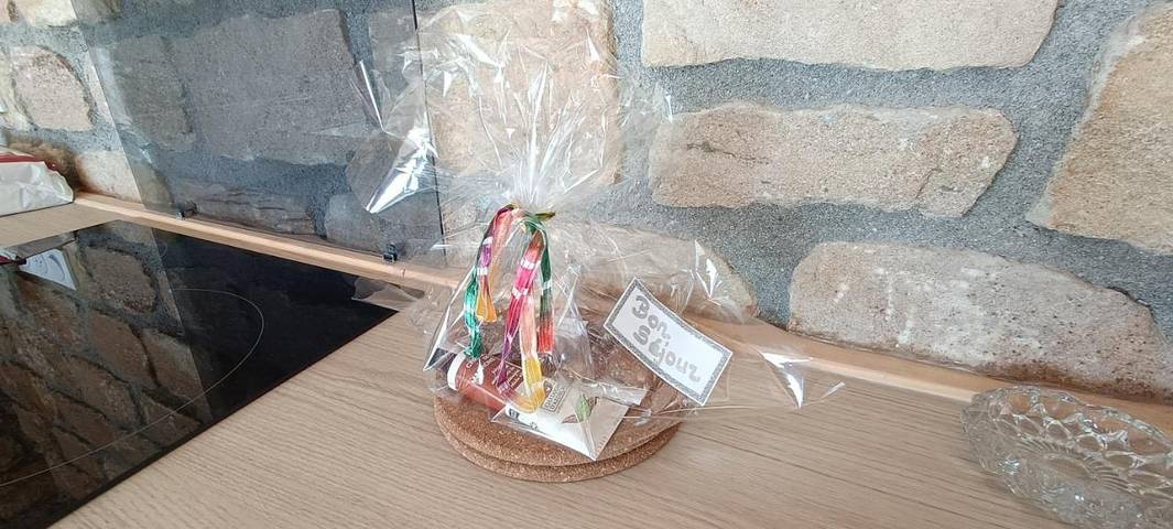 Location de vacances pour 6 personnes, avec piscine ainsi que vue et jardin, animaux acceptés à Aubenas - 2