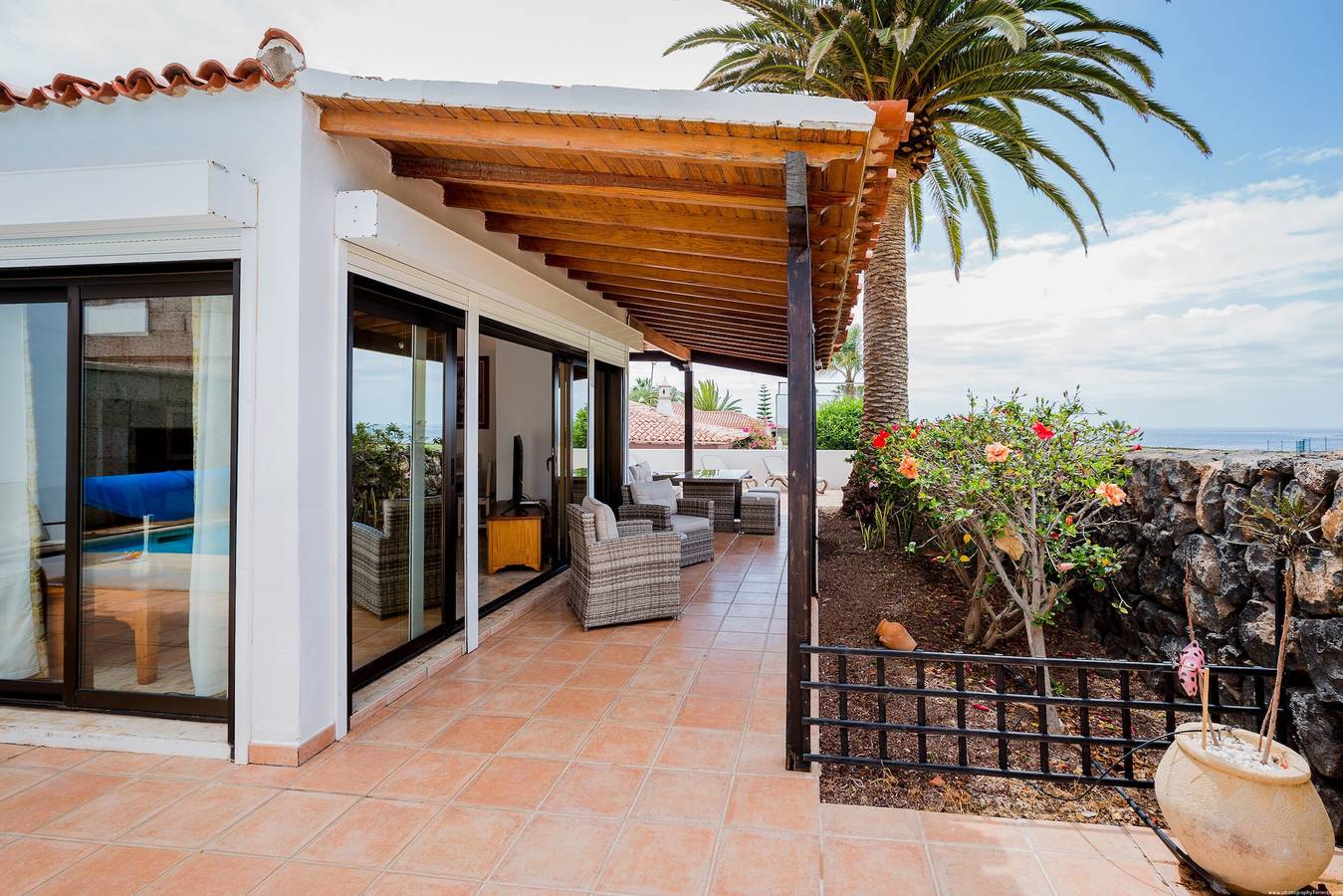 Villa "Palm" Sea View, Heated Pool & Wi-Fi in Amarilla Golf, South Tenerife