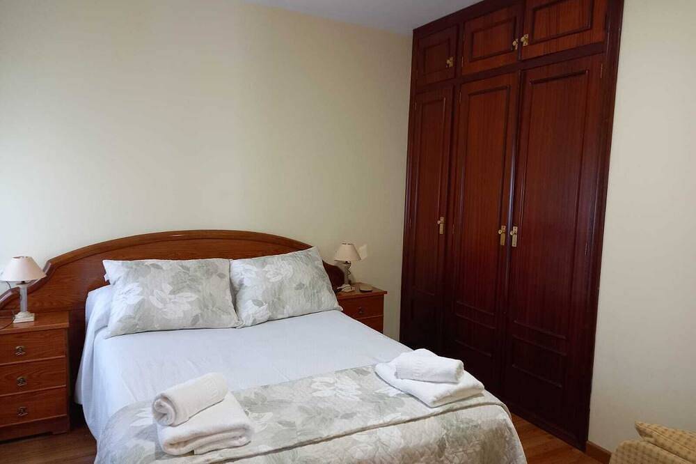 Entire apartment, Apartamento El Llerau in Cangas de Onís, Asturias Province