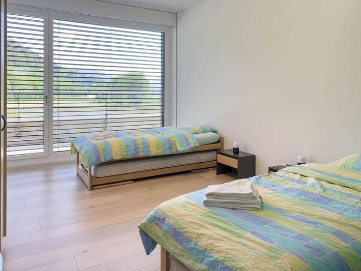 Ferienhaus für 4 Personen, mit Terrasse und Whirlpool sowie Kinderpool und Pool in Val-de-Travers