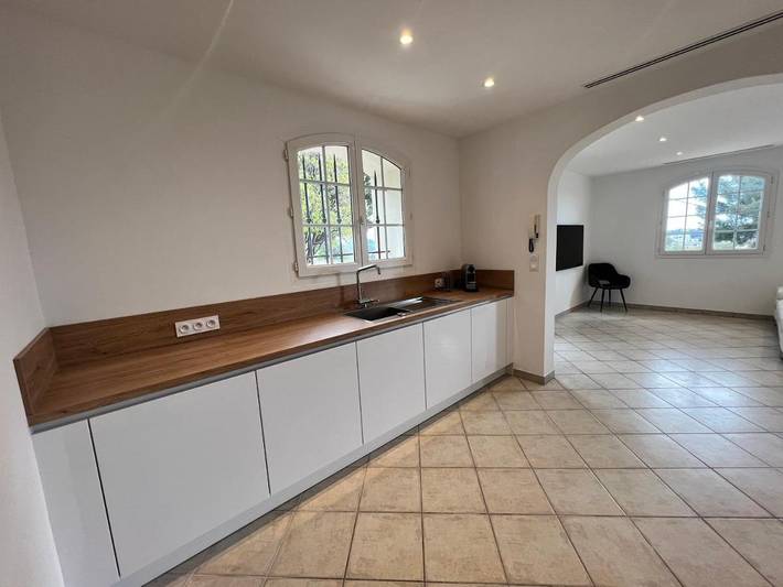 Gîte pour 4 personnes, avec Balcon et Terrasse ainsi que Jardin et Vue à La Valette-du-Var - 4
