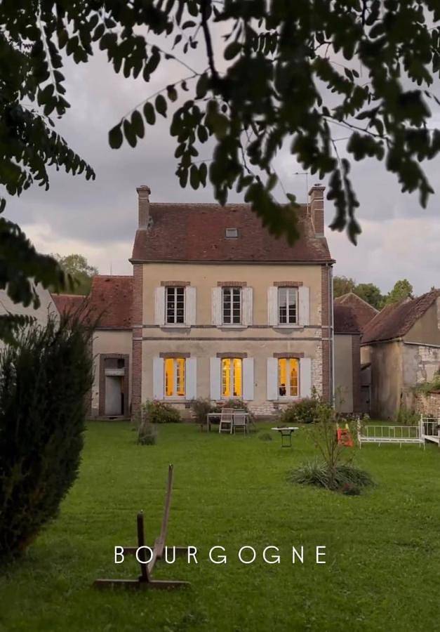 Location de vacances pour 13 personnes, avec jardin, animaux acceptés à Venizy