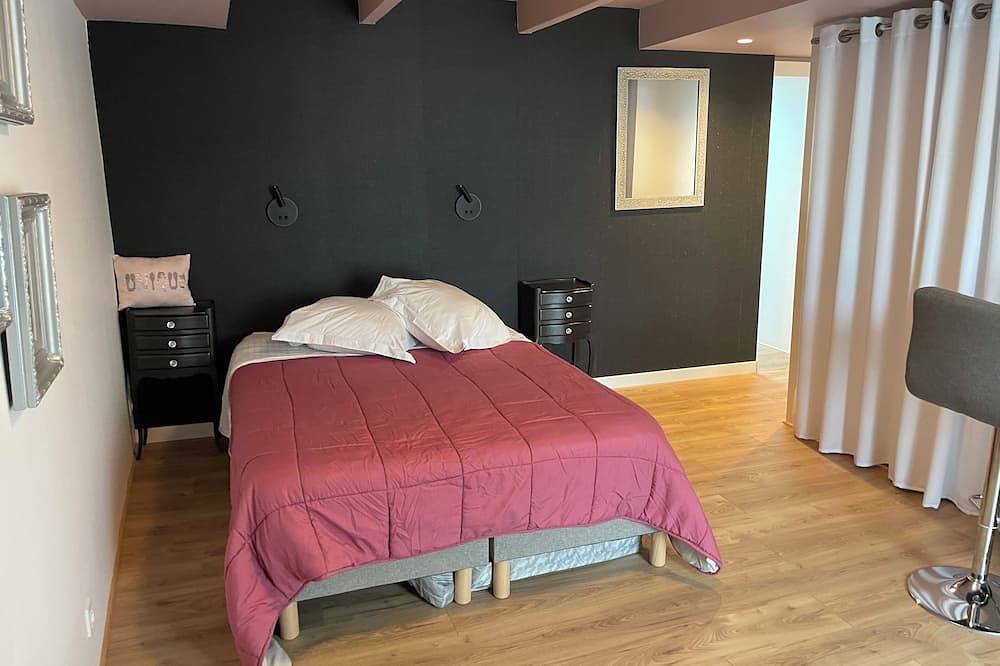 Entire apartment, Comfortable studio for 2 people in Saint-Thurien, Quimper region
