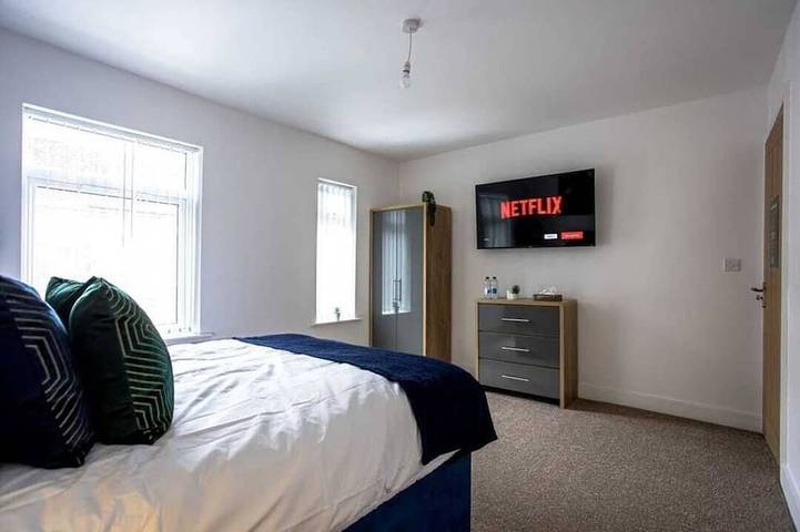 Cosy Cruise Cribs - Modern Home From Home - Central Location. in Stoke-on-Trent, Midlands