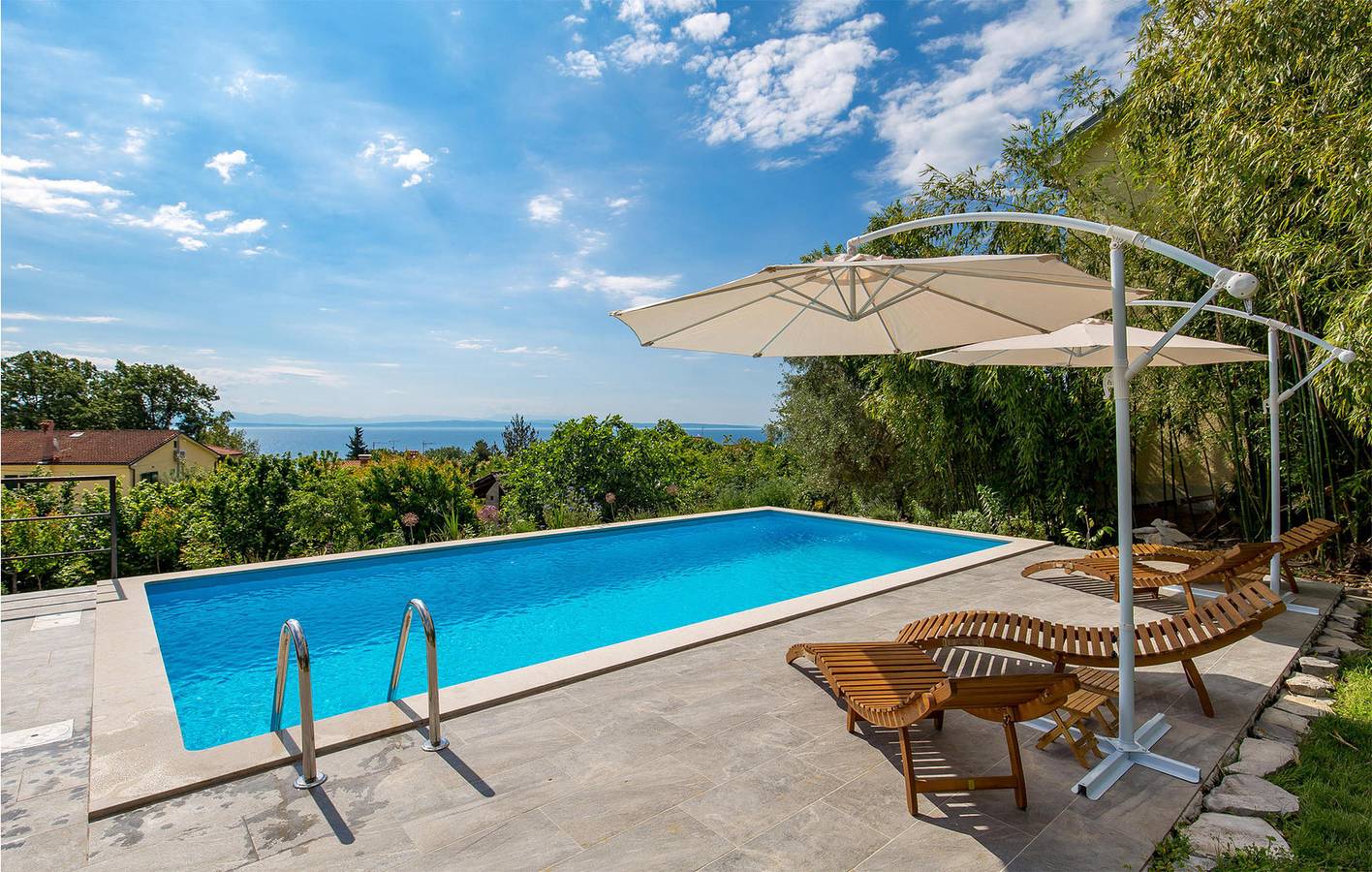 Appartement de vacances entier, Appartement confortable avec terrasse, Wi-Fi et accès à la plage à 2 km in Arhuaco, Opatija Riviera