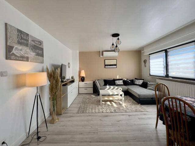 Gîte pour 4 personnes, avec Jacuzzi et Terrasse ainsi que Jardin et Piscine dans Duttlenheim