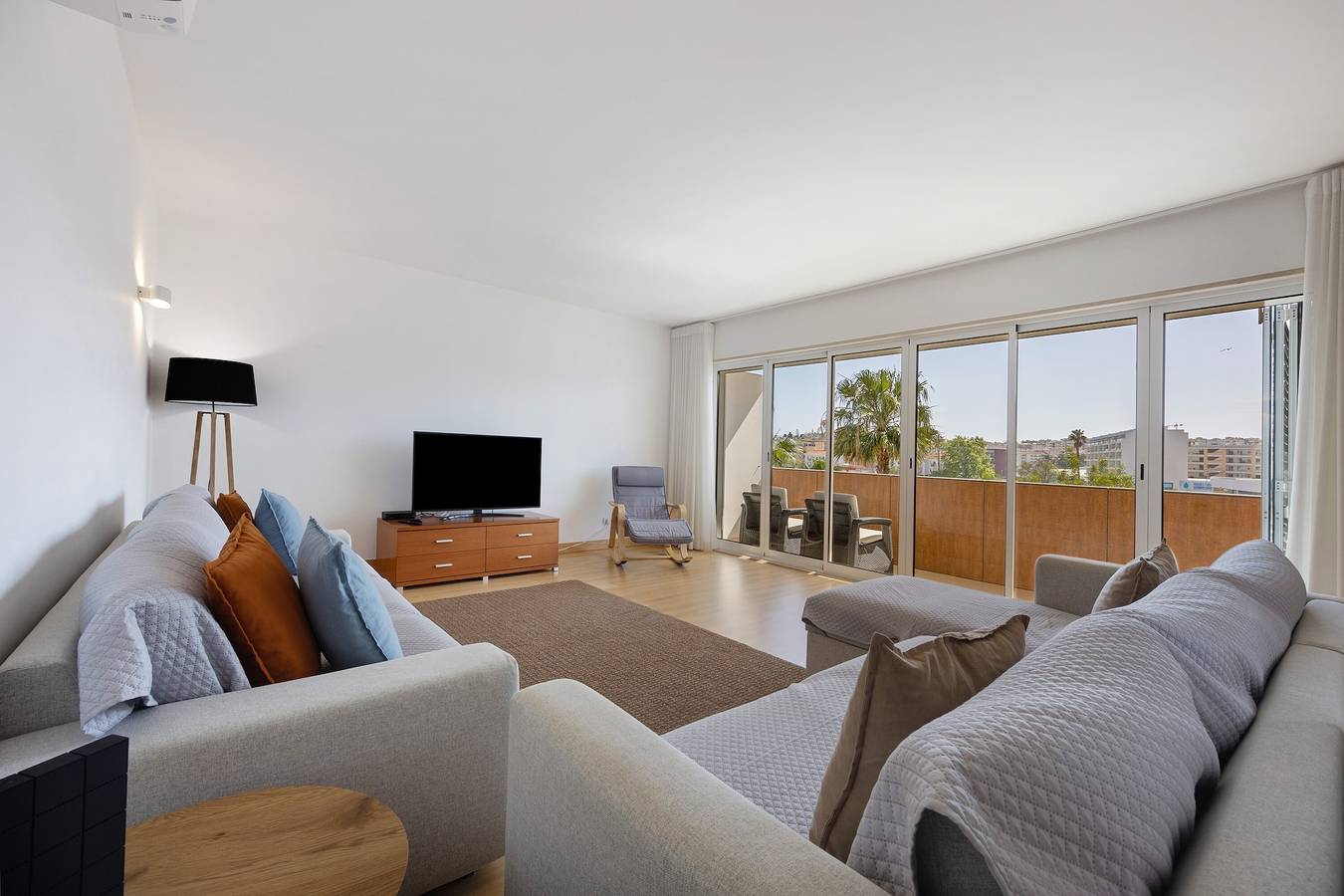 Apartamento inteiro, Apartamento "Marina Elegance by Lagos" com Vista da Marina, Terraço Privado Coberto & Wi-Fi in São Sebastião, Lagos