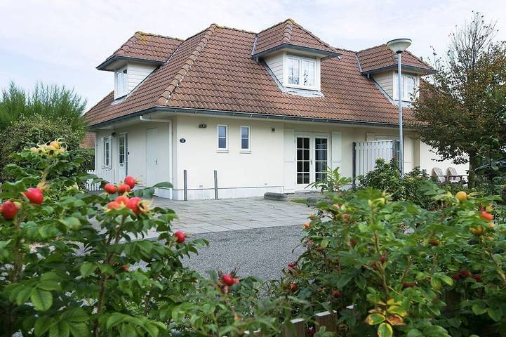 Villa voor 10 personen, met zwembad en tuin, met huisdier in Domburg